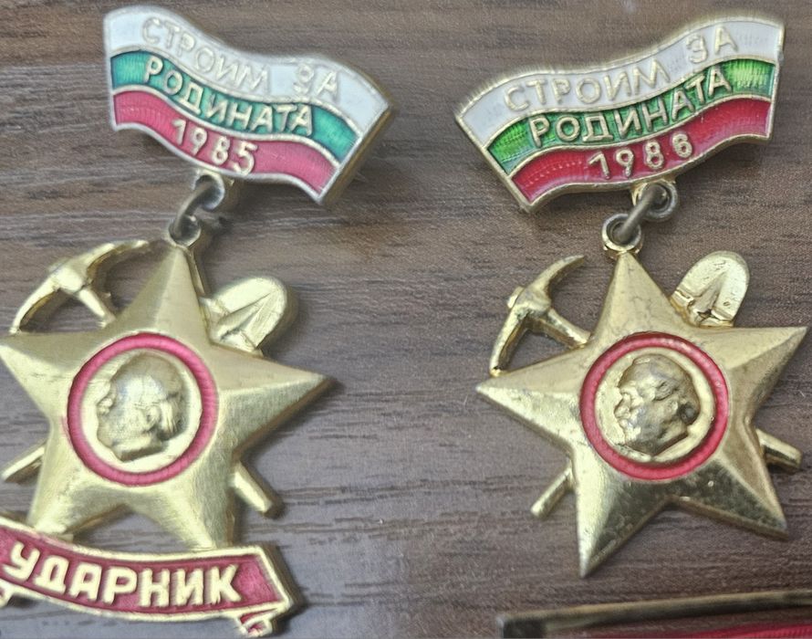 Значки, ордени, банкноти