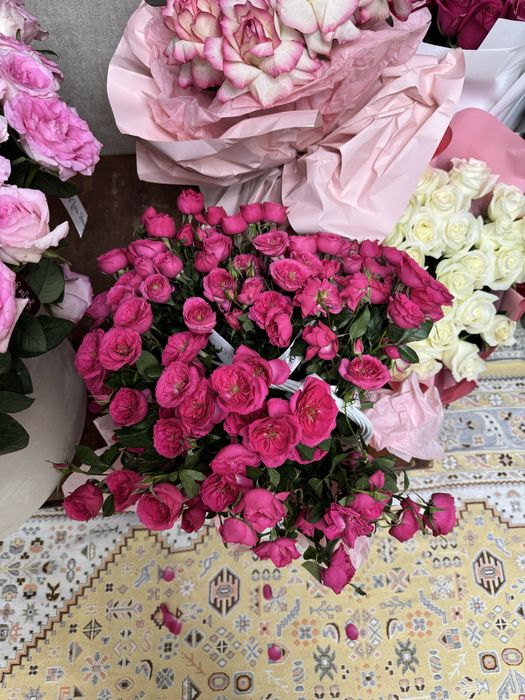 Продаются цветы, большие в корзине