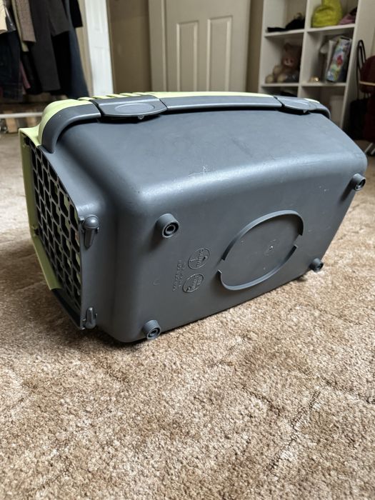 Переноска для кошек и собак