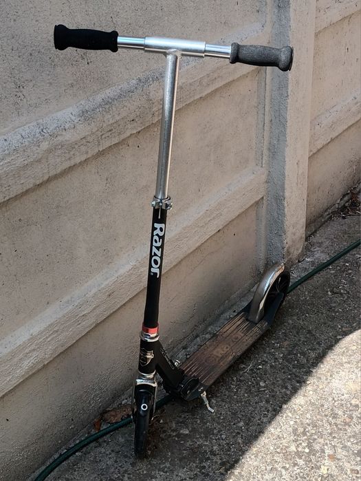 Trotinetă pliabilă Razor A5  Black Label