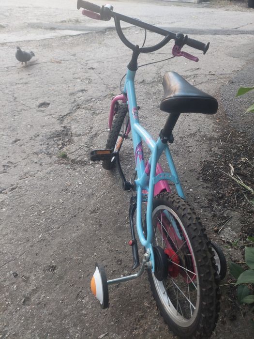 Bicicleta copii una cu pedale, cealalta fara pedale