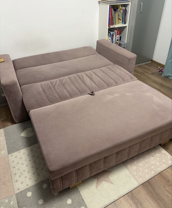 Canapea extensibilă roz - 1500 leis !