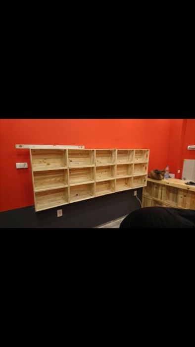 Стелажи и щайги за заведения и магазини