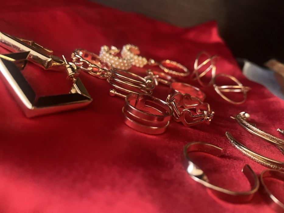 Бижута +подарък серум