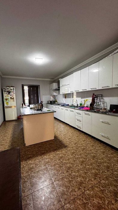 Продаётся дом 8 соток , 400м2 ,  3 уровня