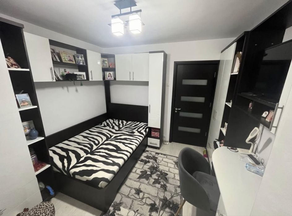 Vând apartament 3 camere in Berca