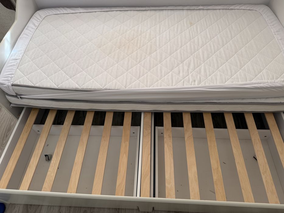 Деткая кроватка