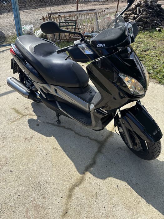 Yamaha x-max 250i