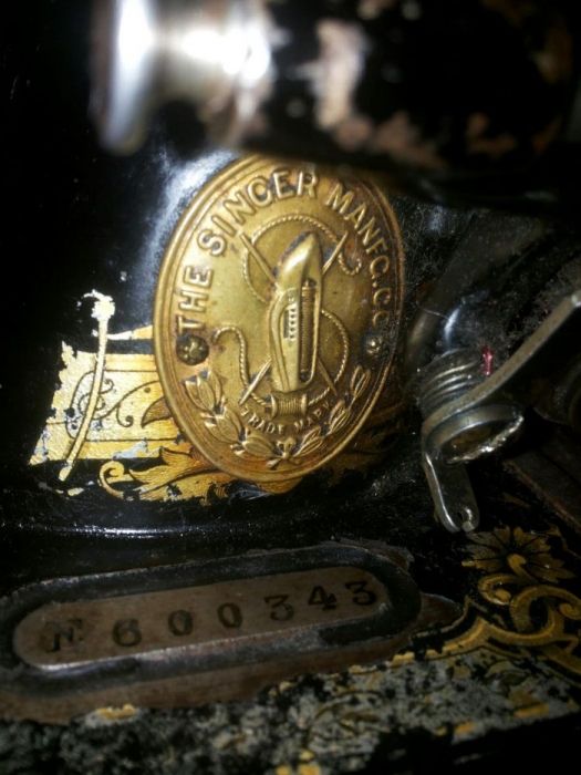 Машинка зингер в рабочем состояние