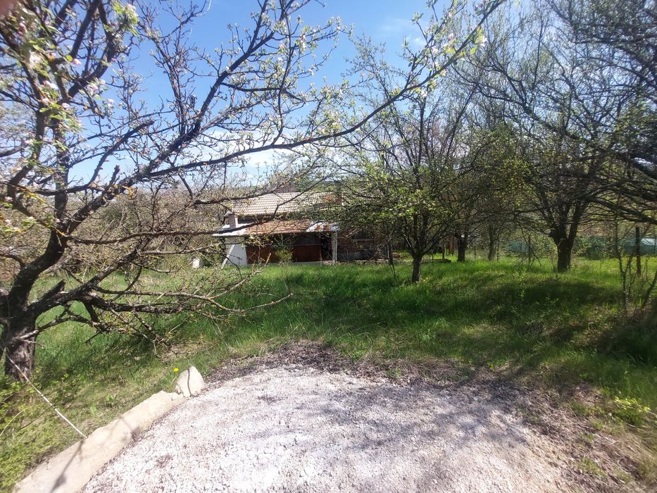 Продава къща в с. Белопопци