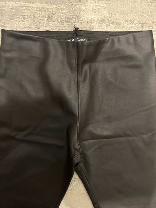 Новые брюки, с эффектом кожи, от Zara