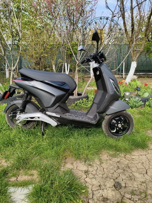 Scuter electric Piaggio 1 -900 km!!