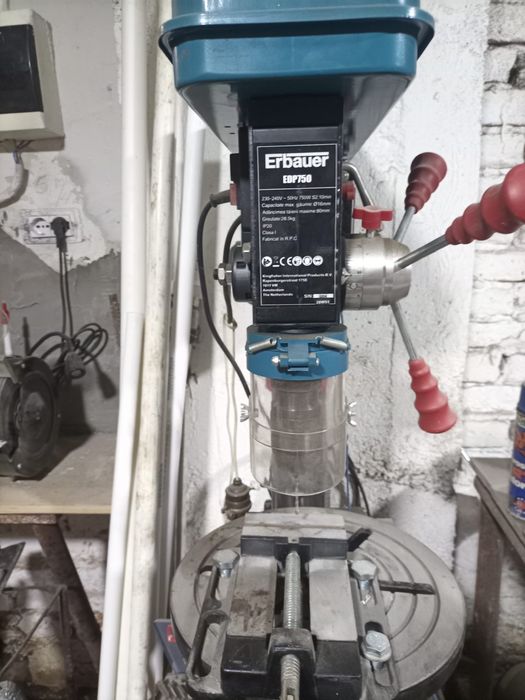 Vand masina de gaurit cu coloana Erbauer EDP750 in stare foarte buna de functionare