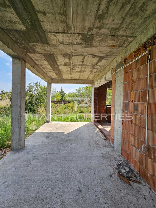 Двуетажна къща в Марково