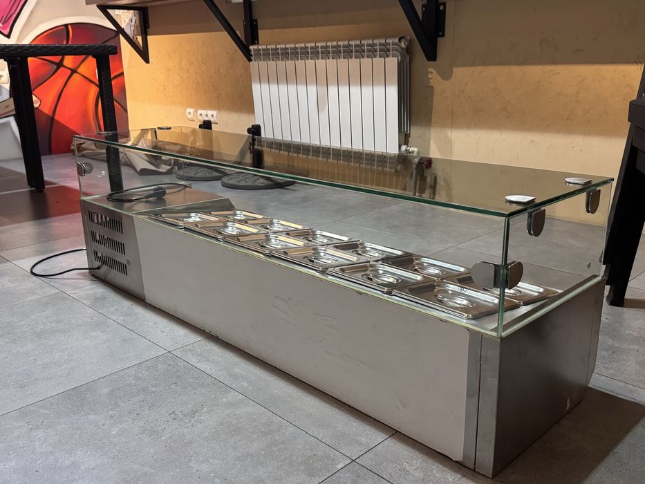 Витринный холодильник саладетта под ингридиенты