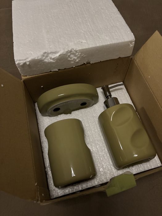 Комплект за баня, сапунерка/чашка/дозатор Oriflame