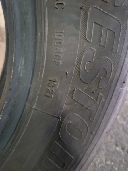 2 Bridgestone R15 C 215/70/ 
летни бусови гуми 
DOT1321