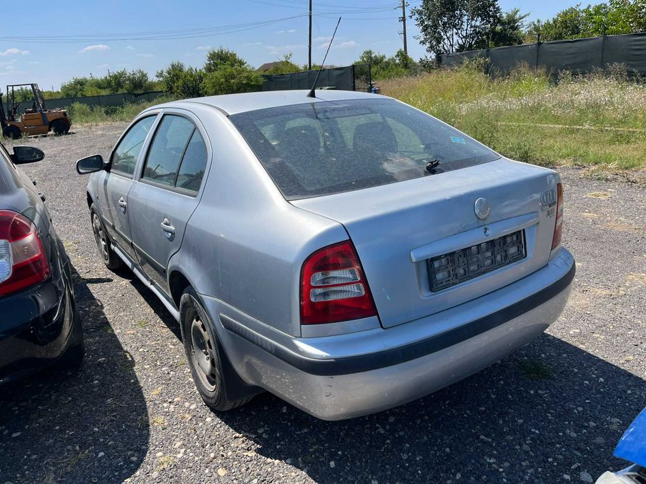 Dezmembrez Skoda Octavia 1 tour 2008 gri argintiu 1,6 benzina cod BFQ