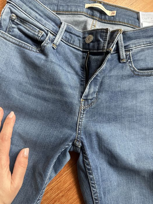 Blugi Levi’s in stare f buna