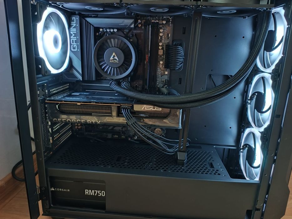 Vând PC Gaming AMD Ryzne 5 7600x +RTX 5060 +16gb DDR5