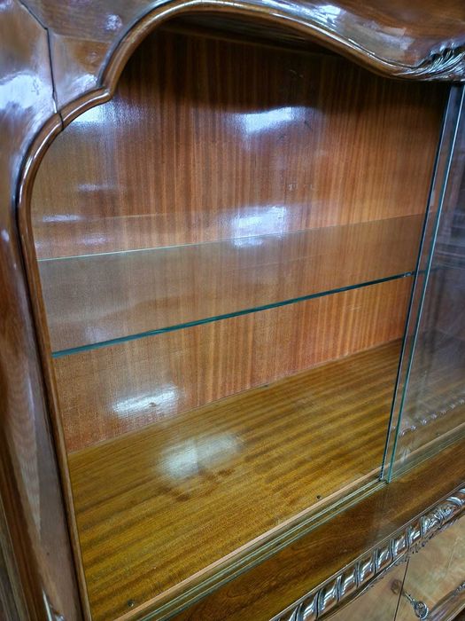 Антикварен витринен шкаф от масивен орех в стил "ЛУИ XV"