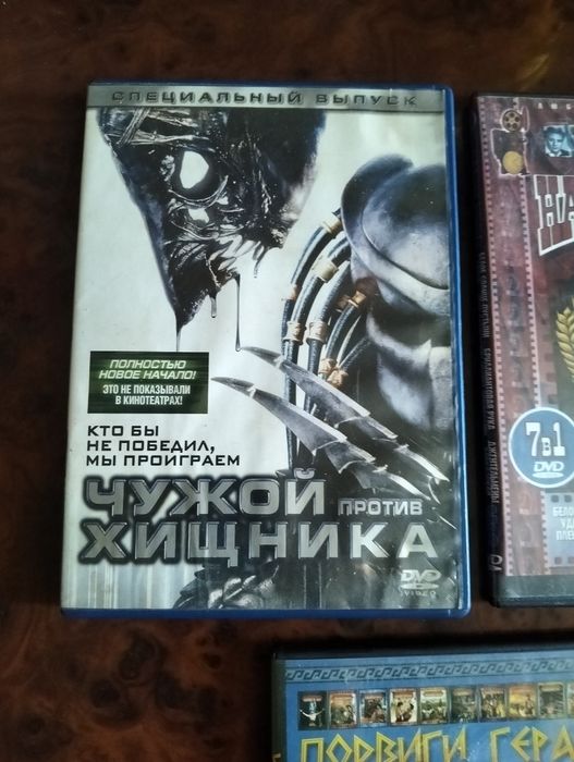 Продам ДВД диски с фильмами .