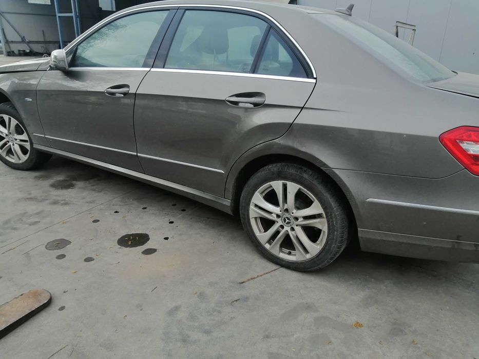 Dezmembram Mercedes E220