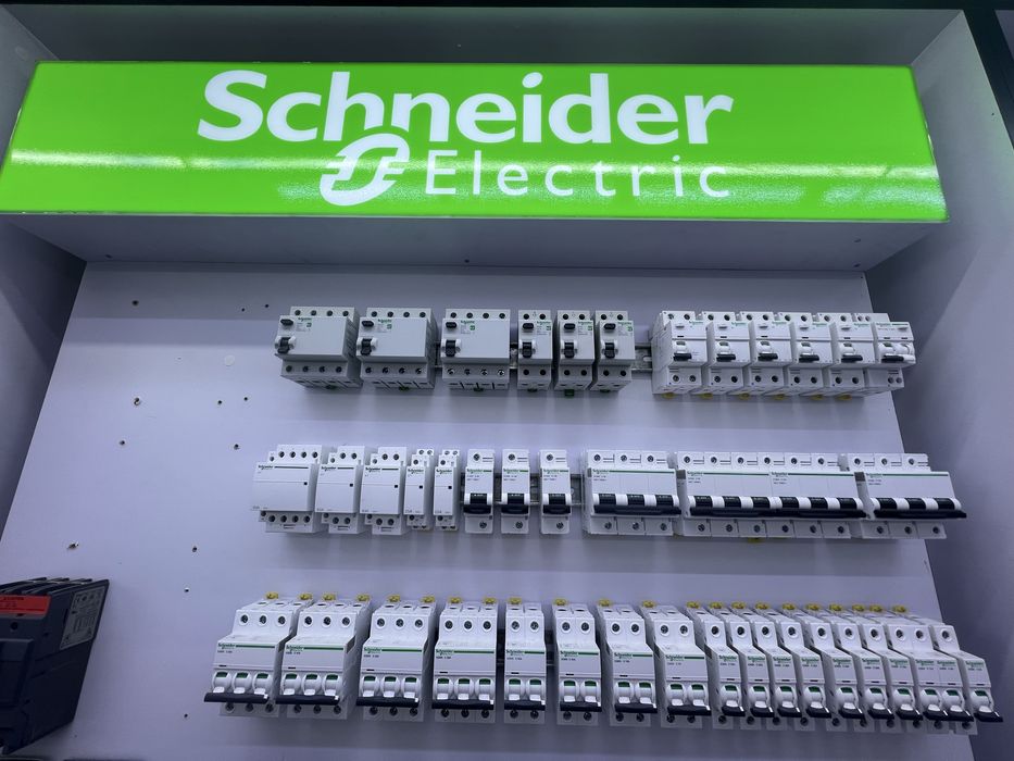 Автоматический включател от Schneider