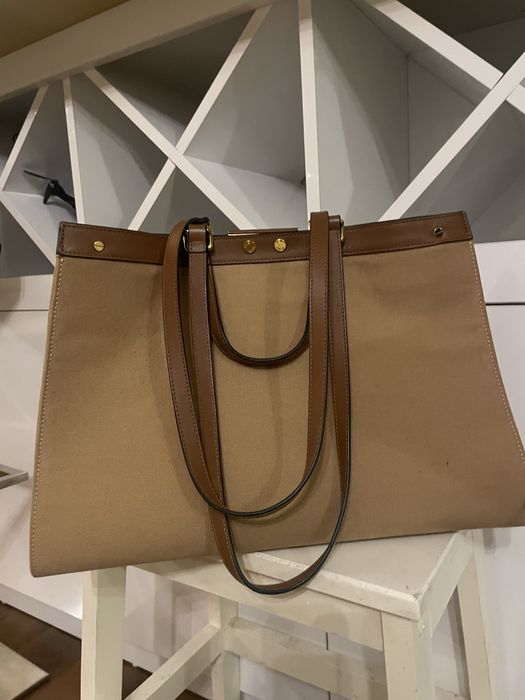 Голяма дизайнерска чанта Fendi Roma – бежова, много стилна която е