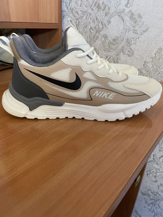 Кроссовки новые найк