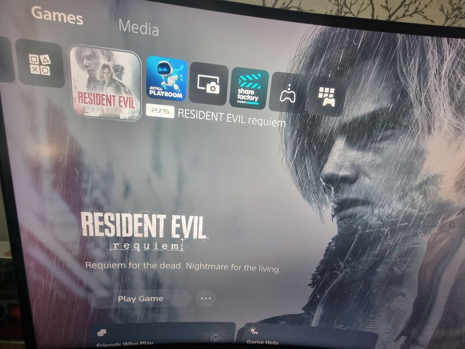 Consola PS5+Joc Resident Evil Requiem