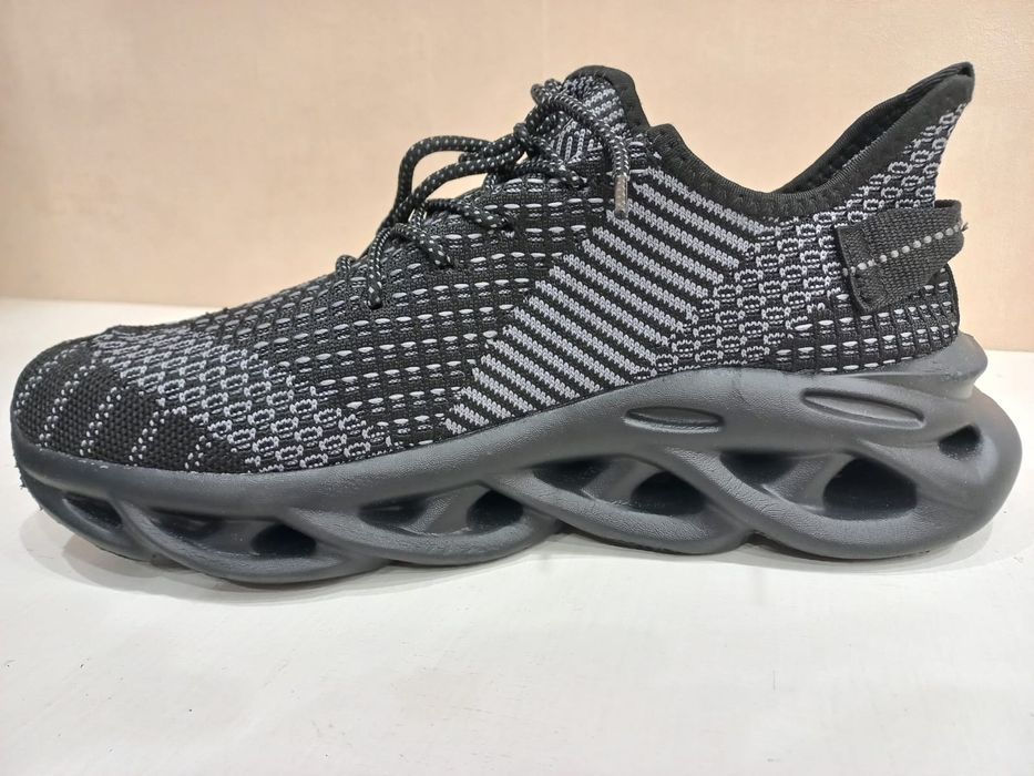 Продам Кроссовки