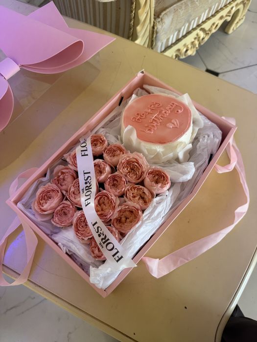 Роза и торт для день рождения