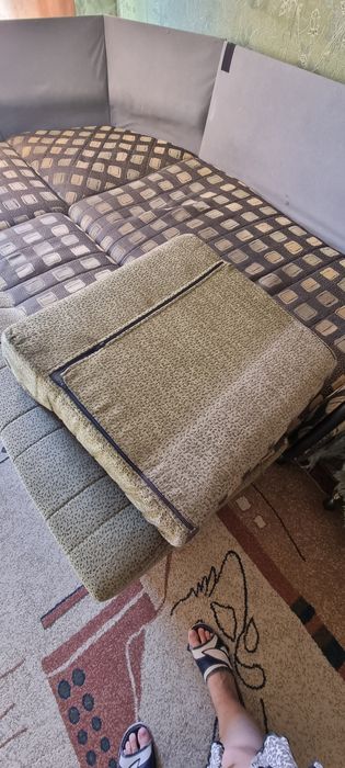 Срочно продам прочный диван с креслом