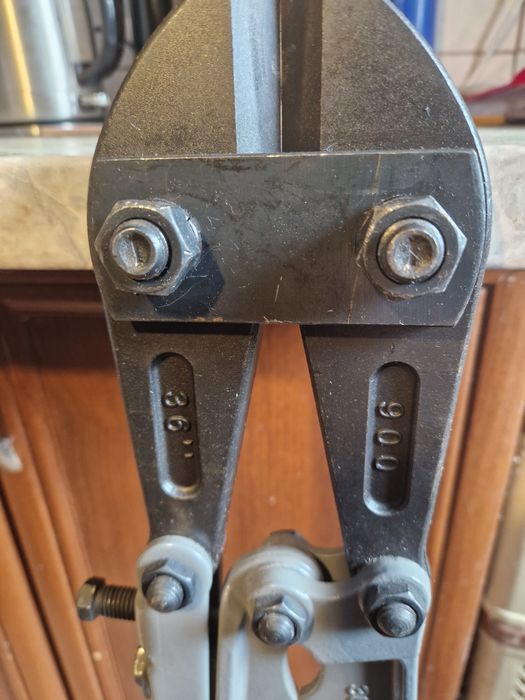 Clește Buloane Tip "Gură de Lup" 900 mm