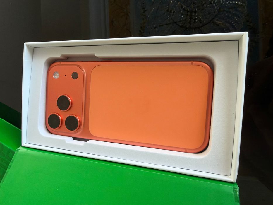 iPhone 17 Pro Cosmic Orange 256gb ( esim )