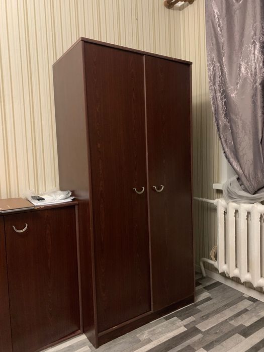 Продам шкаф и тумбы