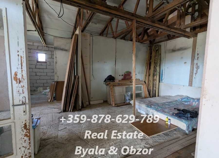 Парцел  в гр.Бяла с разрешение за строеж на къща