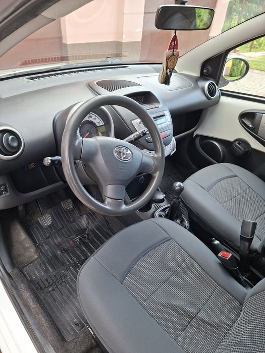 Vând Toyota ayego benzina