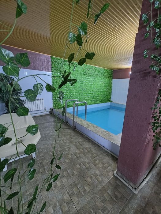 Жұрт алдында жалаңаш жүрген еркектер