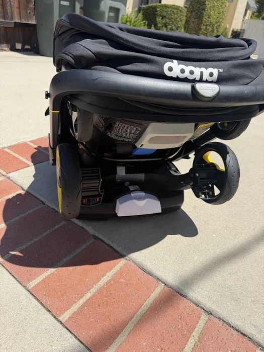 Doona 2 в 1 столче за кола и количка, Nitro Black, с база