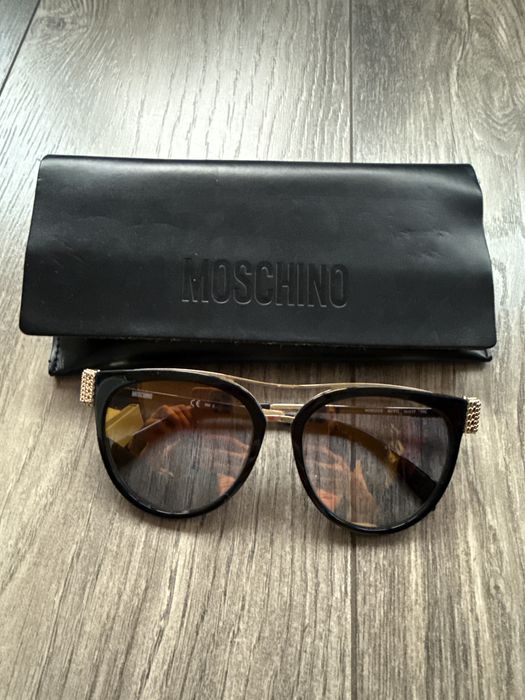 Солнцезащитные очки Moschino