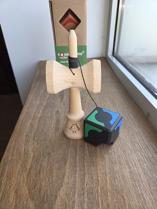 NOU!!!Vând kendama cubică(Squaredama)