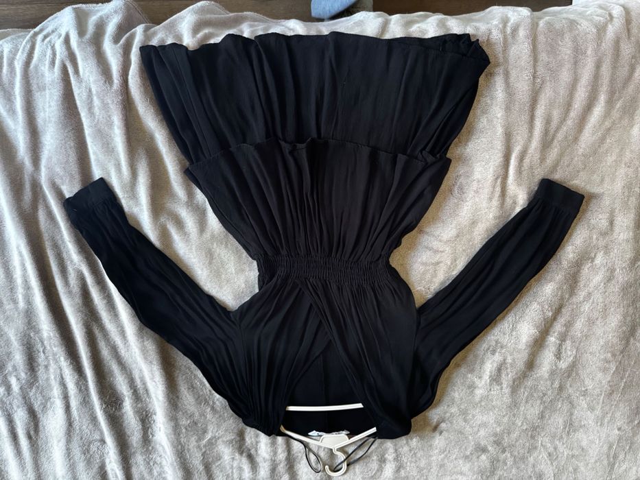 черна мини рокля с дълъг ръкав zara