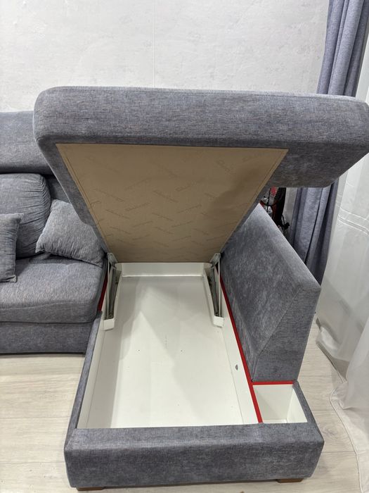 Продан Большой диван