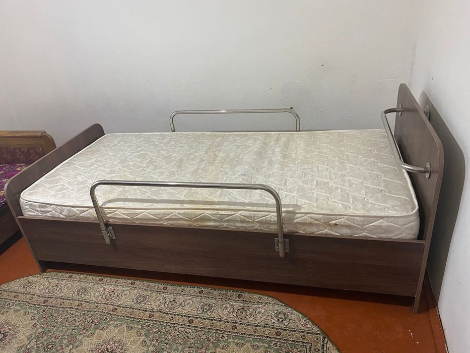 Кровать инвалидная с матрасом продается и инвалидная коляска сатылады