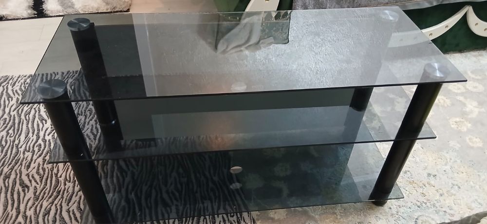 Стол стеклянный в хорошем состояние