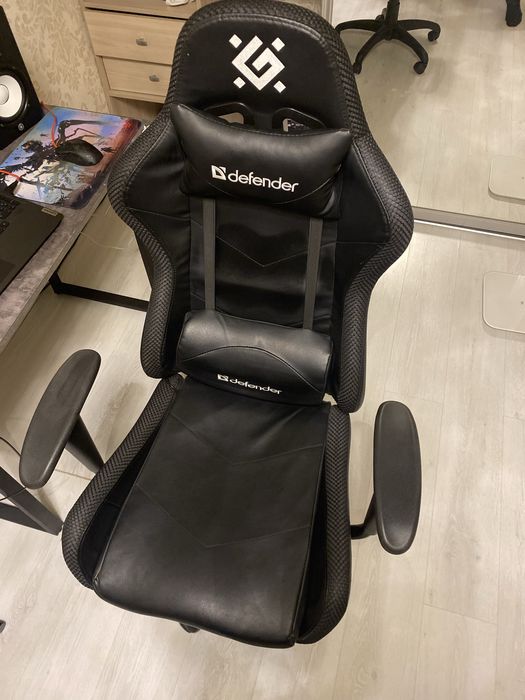 Продам игровое компьютерное кресло Defender Watcher