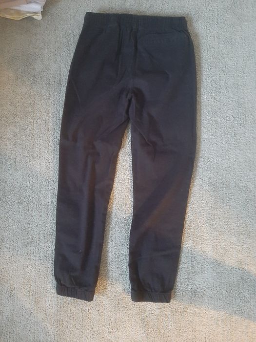 Черен панталон и анцуг HM