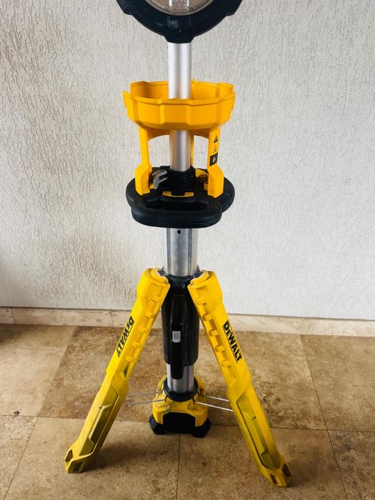 Lanterna dewalt dcl 079
